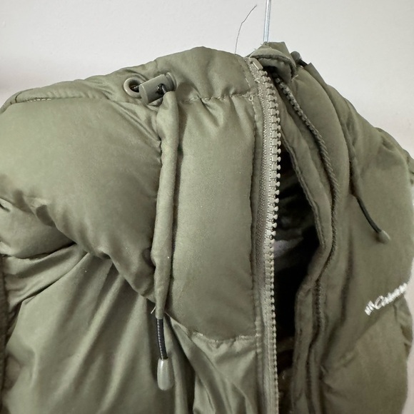 COLUMBIA Women’s Pike Lake Insulated Vest with Hoodie in Green - Picture 9 of 12